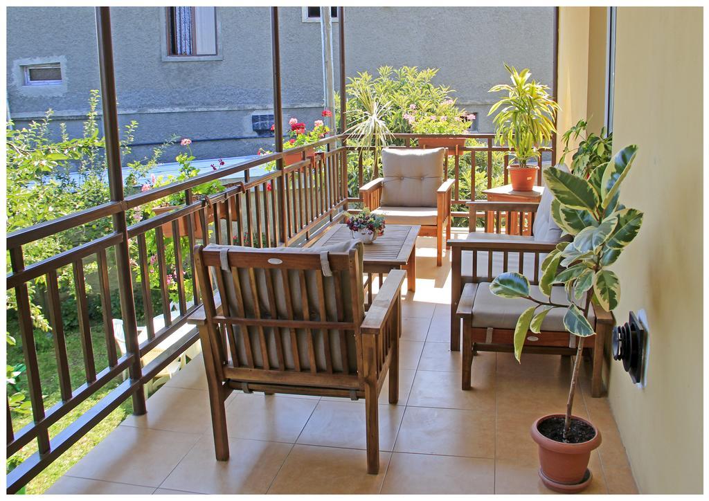 Tinikos Guest House Telavi Exterior foto