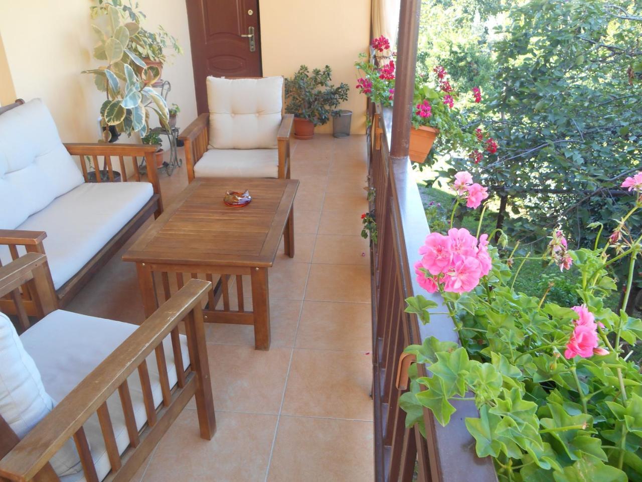 Tinikos Guest House Telavi Exterior foto