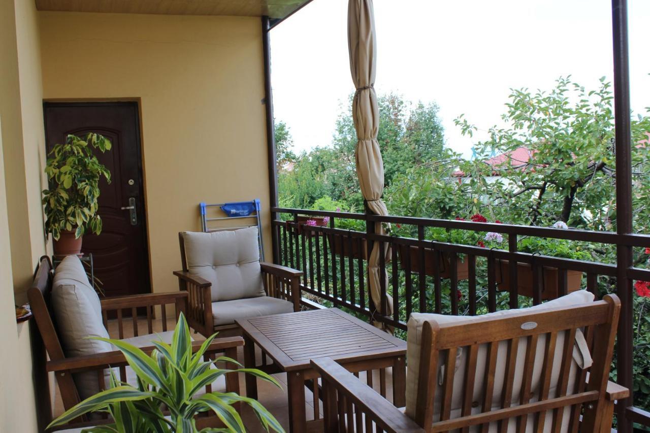 Tinikos Guest House Telavi Exterior foto